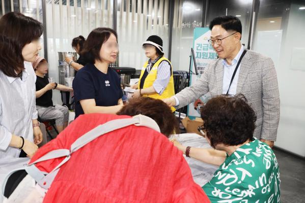 시흥5동자원봉사캠프 바자회 의 사진5