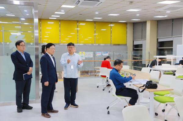금나래도서관 열람실 연장관련 현장방문 의 사진4