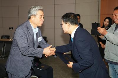 인수위원회 위촉장 수여 의 사진8