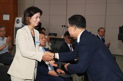 인수위원회 위촉장 수여 의 사진11