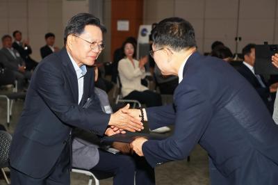인수위원회 위촉장 수여 의 사진13