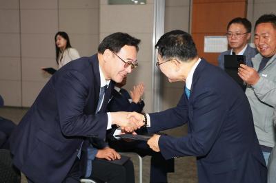 인수위원회 위촉장 수여 의 사진61