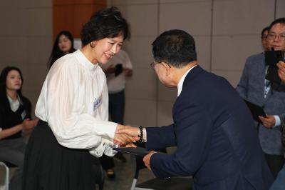 인수위원회 위촉장 수여 의 사진83