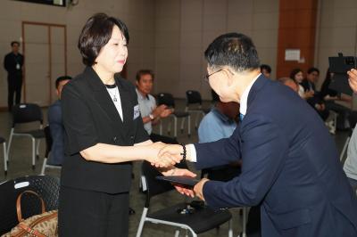 인수위원회 위촉장 수여 의 사진90