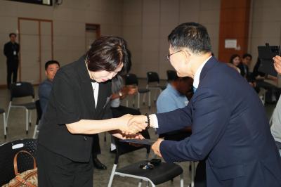 인수위원회 위촉장 수여 의 사진91