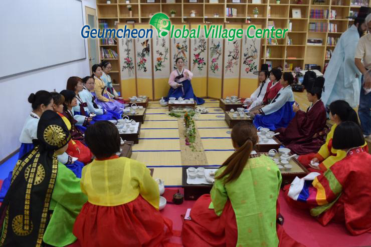 금천글로벌빌리지센터 교육 프로그램 사진 - 우리나라 전통 다례