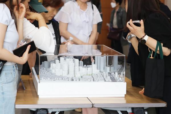 독산1구역 주택정비형 재개발사업 주민설명회 대표사진