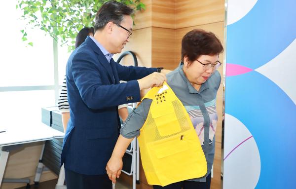 우수 자원봉사자 인증패 전달식 대표사진