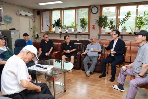 시흥2동 산복경로당 현장 방문 대표사진